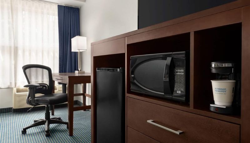 Zimmer - Days Inn by Wyndham Sarnia Harbourfront