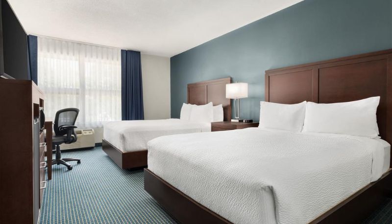 Room - Days Inn by Wyndham Sarnia Harbourfront