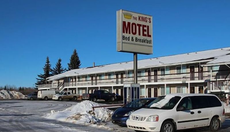 Area esterna dell'hotel - The King's Motel