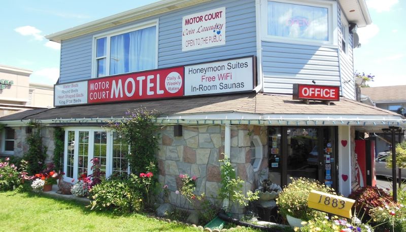 Buitenruimte van het hotel - Motor court Motel