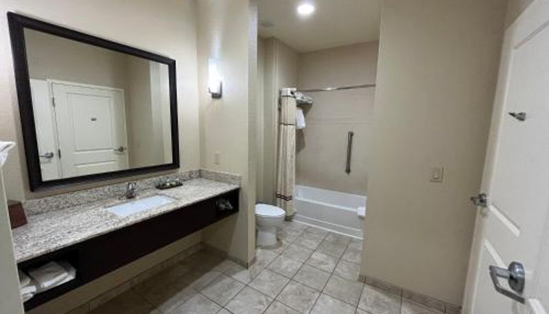 Banyo - Comfort Inn & Suites Beeville