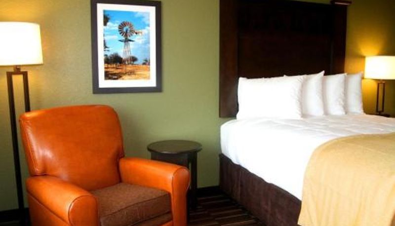 Oda - Comfort Inn & Suites Beeville