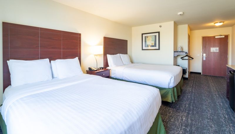 Camera - Cobblestone Inn & Suites - Eaton