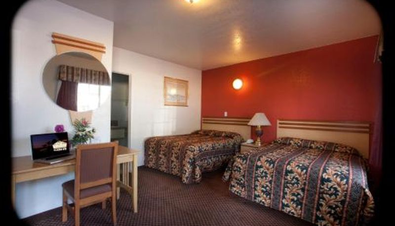 Room - The Palace Inn