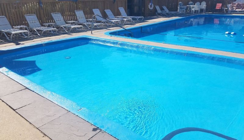 Pool - Windrift Motel