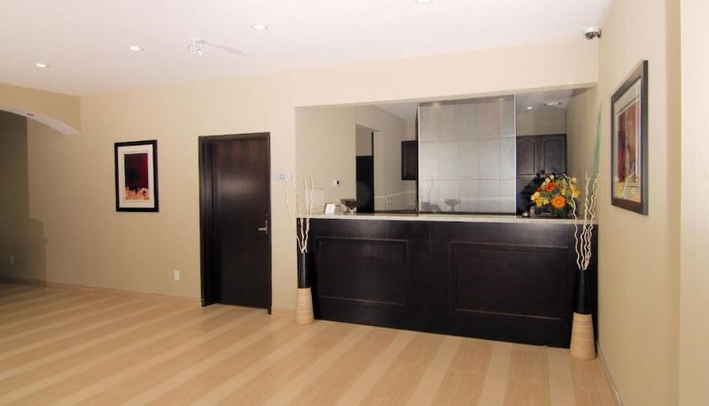 Salon - Paradise Inn & Kitchenette Suites