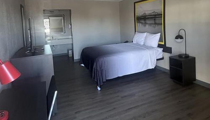 Oda - Super 8 by Wyndham Birmingham Downtown