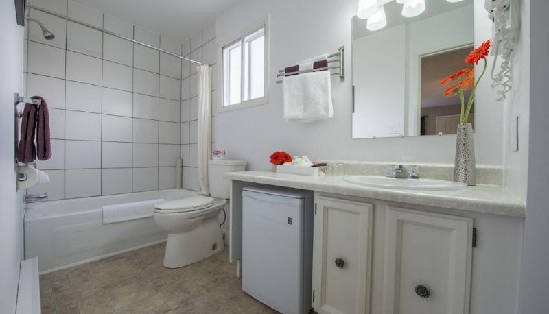 Superior room (double) - The Maple Leaf Motel Inn Towne