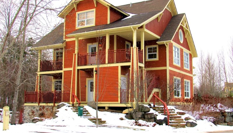 Info - Tremblant les Eaux by Location ADP Tremblant