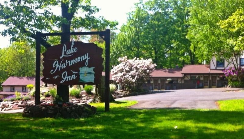 Info - Lake Harmony Inn
