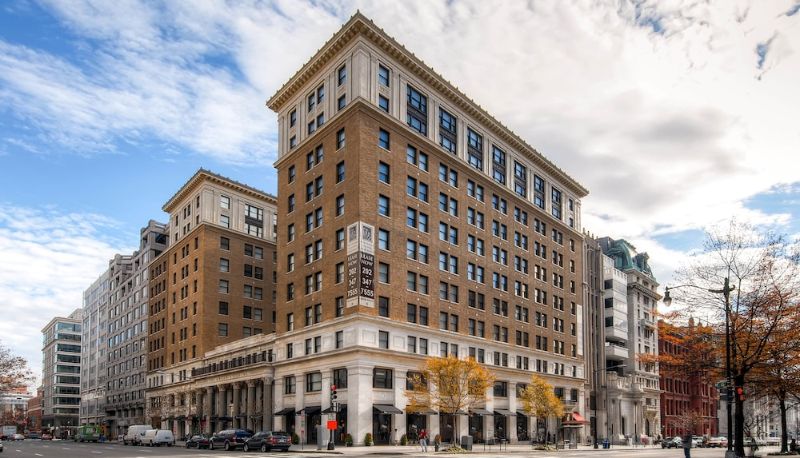 Zewnętrzna część hotelu - Global Luxury Suites at The White House
