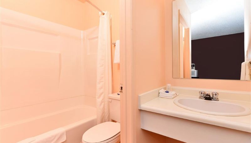 Suite - Canadas Best Value Inn Whitecourt