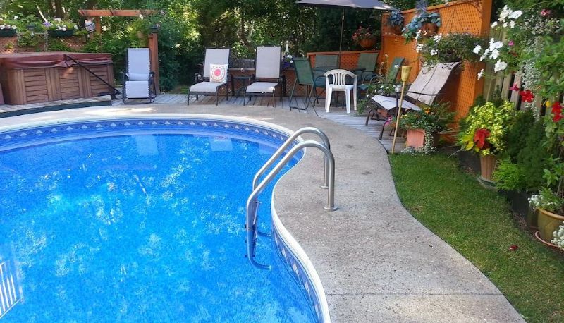Zewnętrzna część hotelu - Creekside B&B and Guest Suite