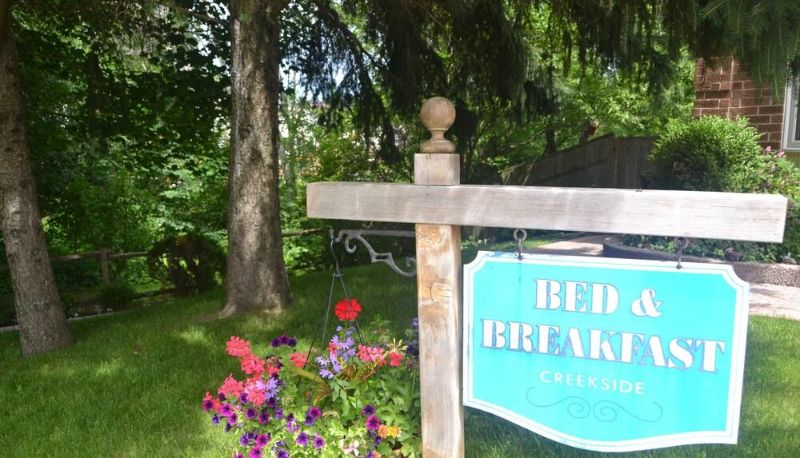 Zewnętrzna część hotelu - Creekside B&B and Guest Suite