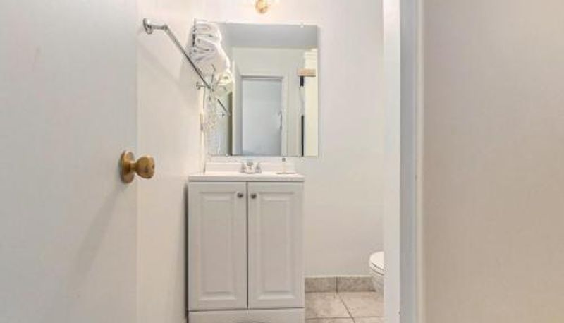 Bathroom - Snyders Shoreline Inn