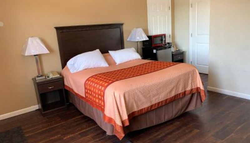 Zimmer - Redwood Inn