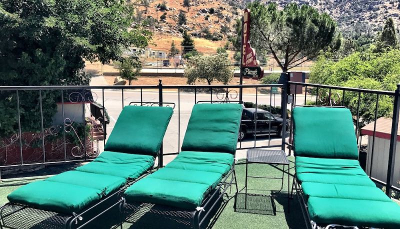 Info - Piazza's Pine Cone Inn