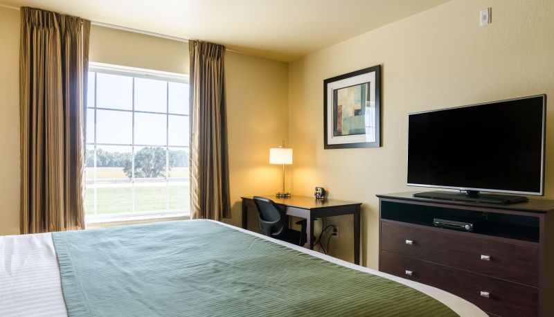 Camera - Cobblestone Inn & Suites - Cambridge