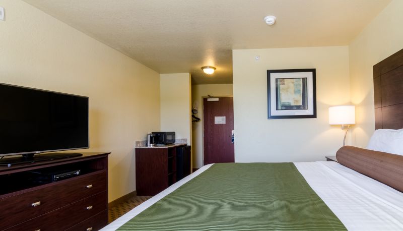 Camera - Cobblestone Inn & Suites - Cambridge