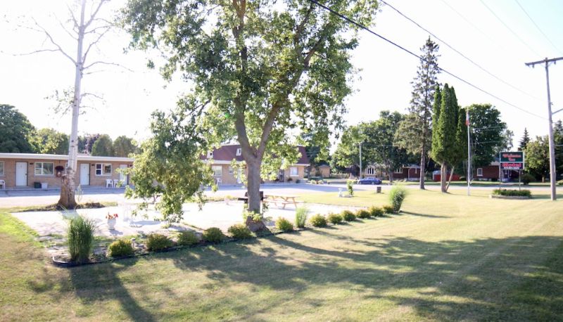 Giardino - Walkerton Inn Motel