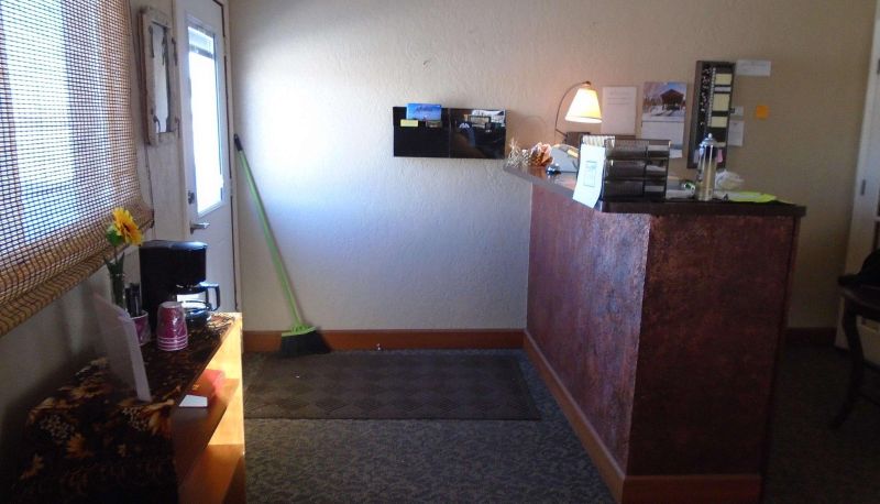 Hall - Arrowhead Inn