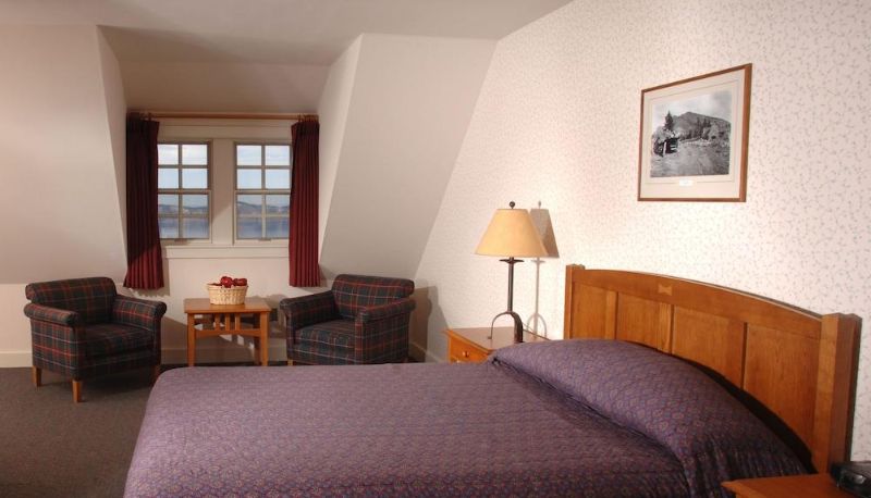 Apartment - Crater Lake Lodge - Inside the Park