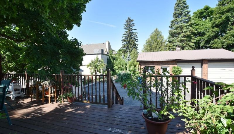Terasse - 10th Avenue Guest House & Suites