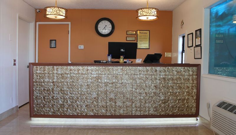 Hall - Americas Best Value Inn Boardman