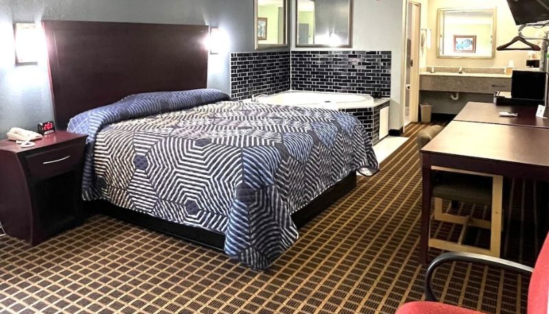 Suite - Lake Seminole Inn
