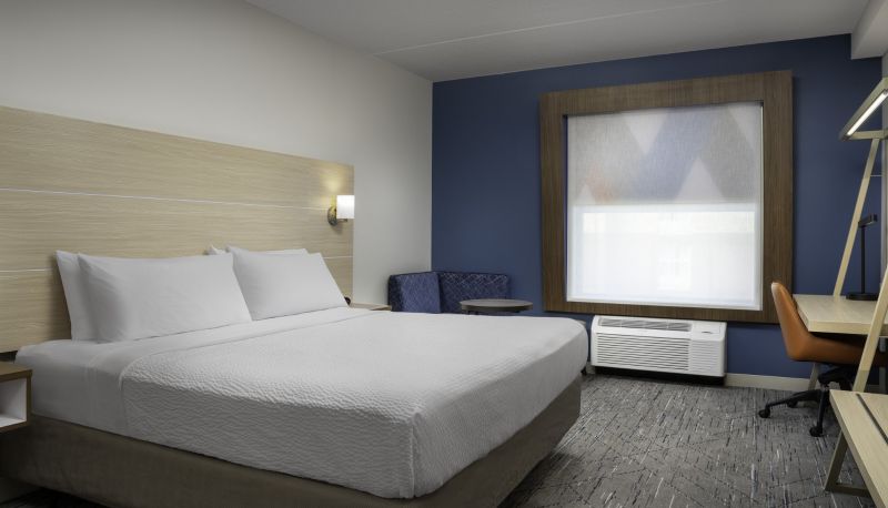 Room - Holiday Inn Express & Suites PITTSBURGH NORTH SHORE by IHG