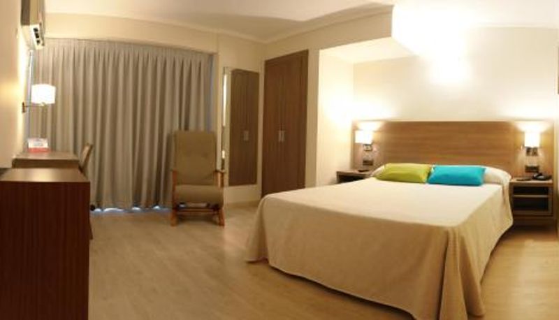 Room - Hotel Avenida Plaza