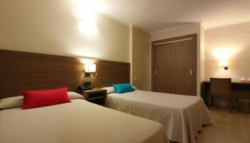 Room - Hotel Avenida Plaza