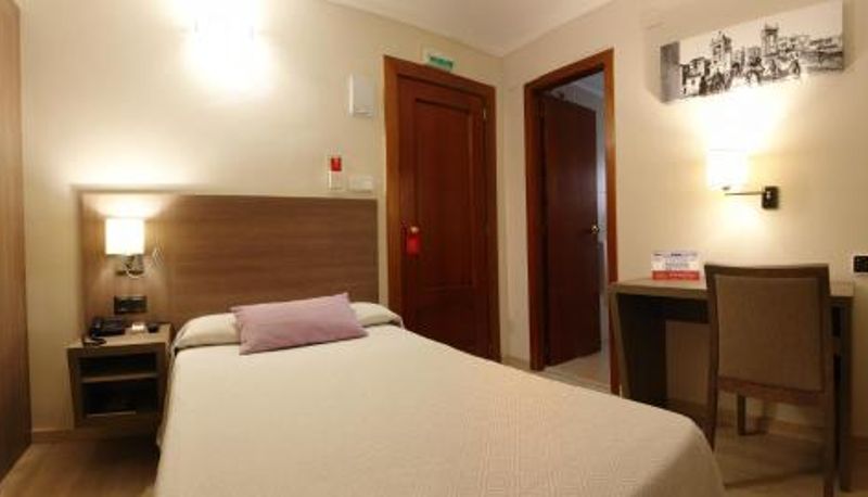 Room - Hotel Avenida Plaza
