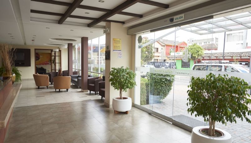 Receção - Embassy Quito Hotel