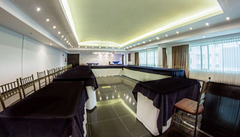 Sala de reuniões - Embassy Quito Hotel
