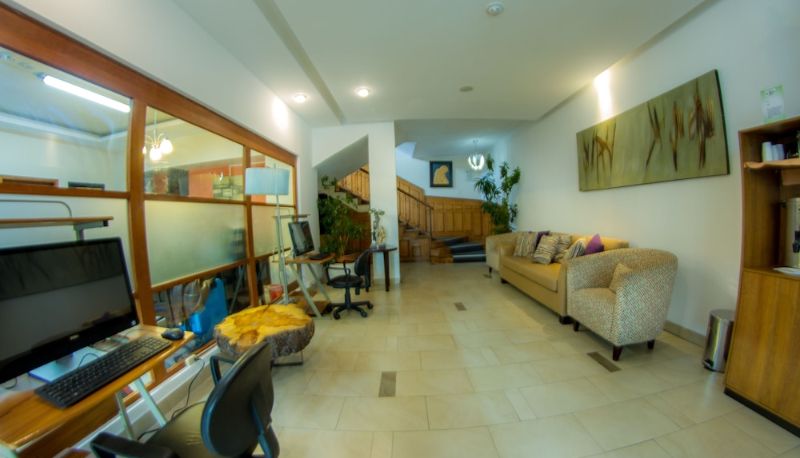 Receção - Embassy Quito Hotel