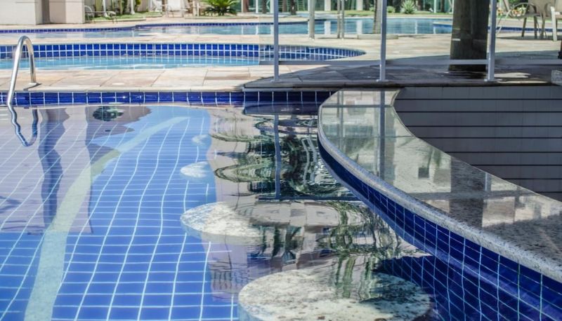 Piscina - Porto Marina Mont Blanc Resort