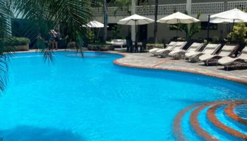 Piscina - Acuarium Suite Resort