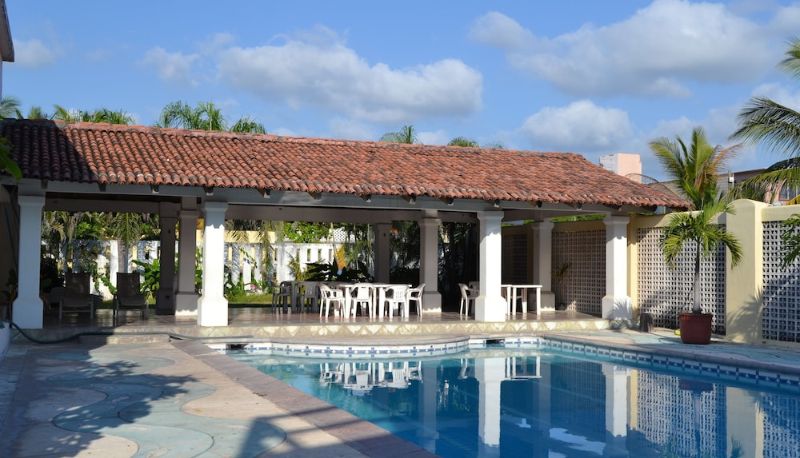Basen - Concierge Plaza San Rafael