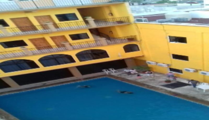 Piscina - Hotel Arcos del Parque