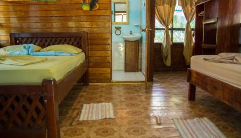 Tripla - Poor Man's Paradise Lodge