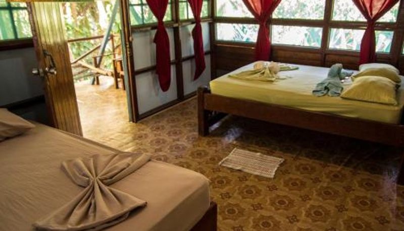 Tripla - Poor Man's Paradise Lodge