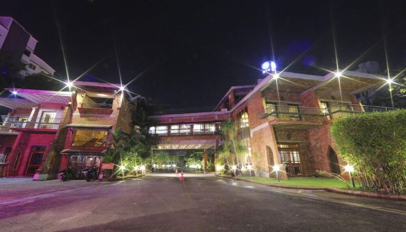 Zona exterior del hotel - BTH Sarovaram