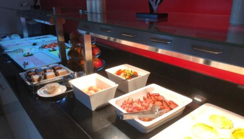 Sala prima colazione all'interno del ristorante - Hotel Vila 4m