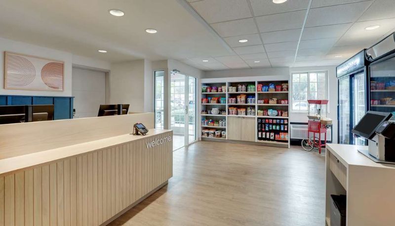 Hall - Sonesta Simply Suites Miami Airport