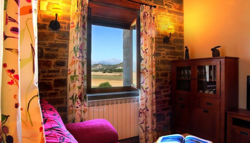 Apartment - Casas Pirineo Aínsa: Pool & Garden