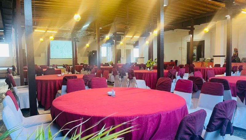 Restauracja - Nirmala Hotel and Convention Centre