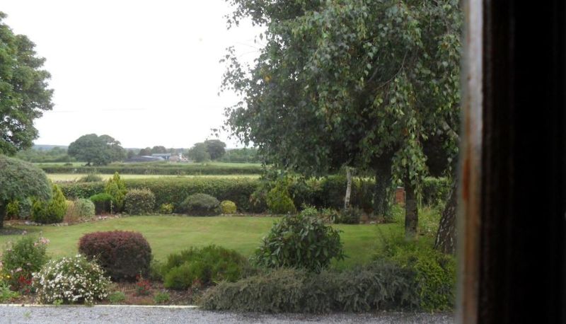 Info - Hillcrest Country Home