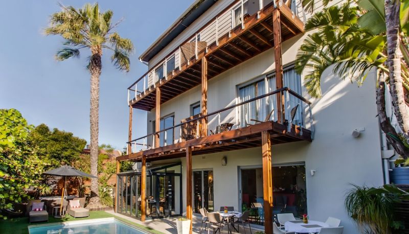 Basen - The One 8 Hotel