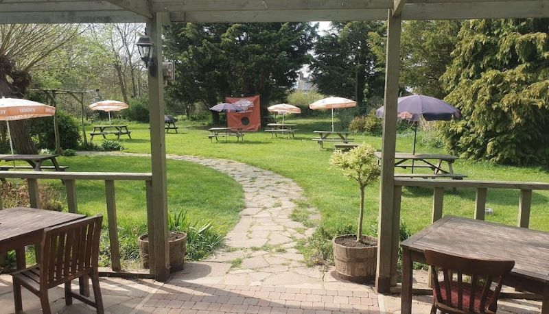 Zewnętrzna część hotelu - The George Inn